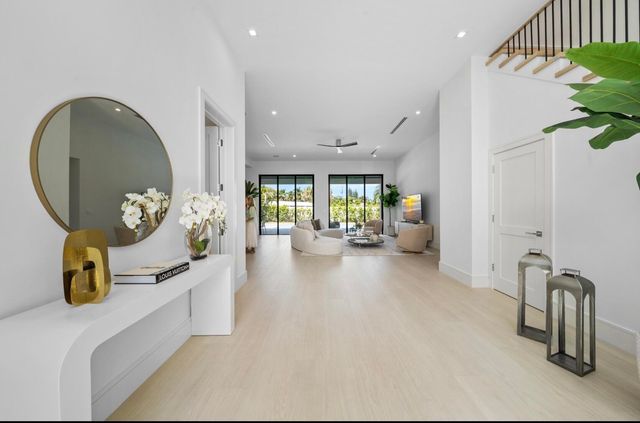 325 W Riverside Drive, Jupiter, FL 33469