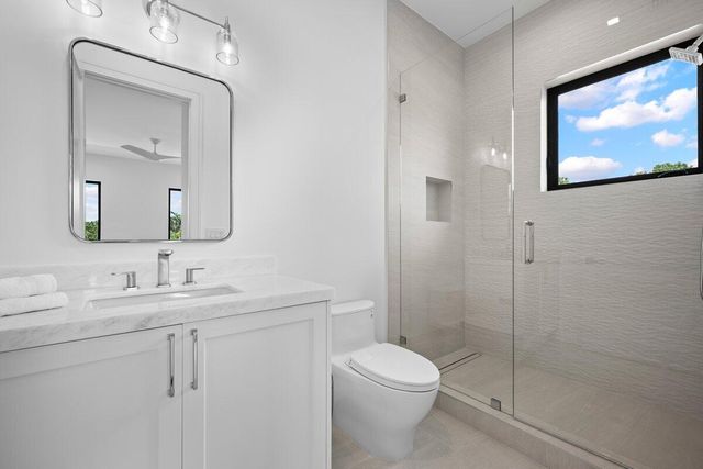 325 W Riverside Drive, Jupiter, FL 33469