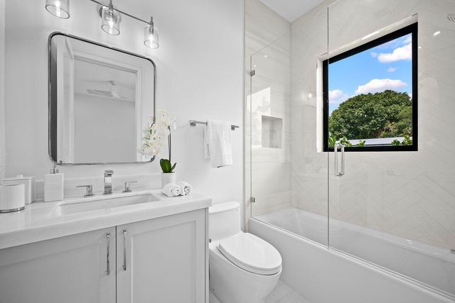 325 W Riverside Drive, Jupiter, FL 33469