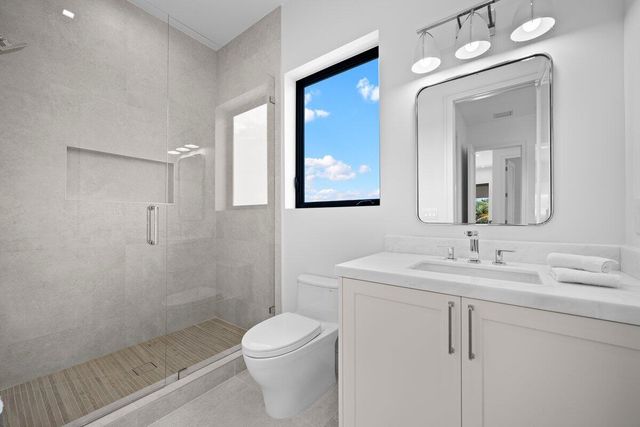 325 W Riverside Drive, Jupiter, FL 33469