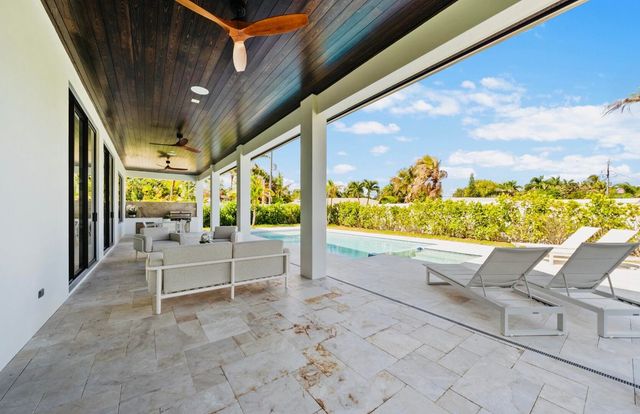 325 W Riverside Drive, Jupiter, FL 33469