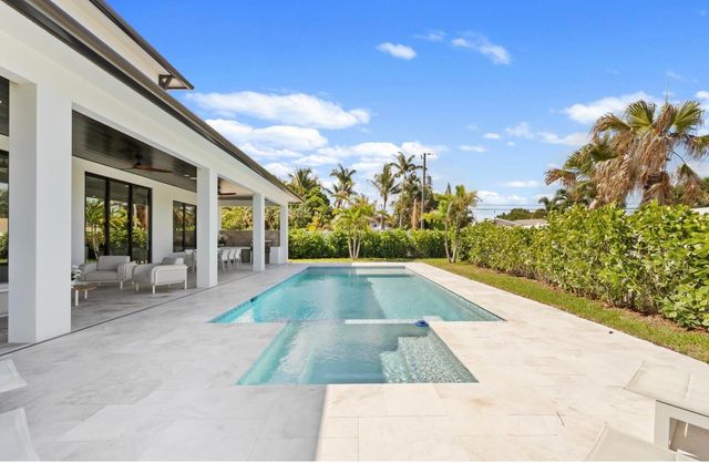 325 W Riverside Drive, Jupiter, FL 33469