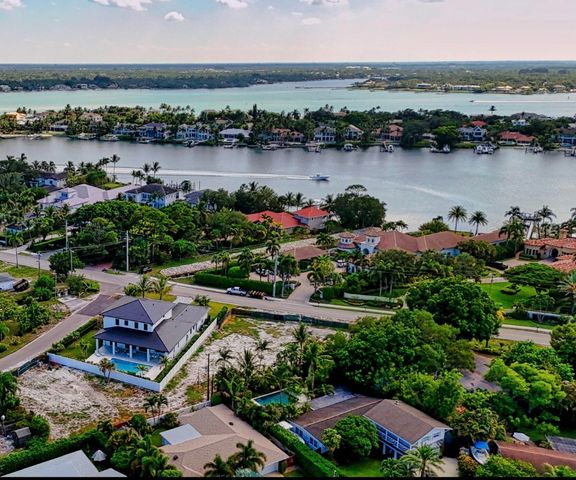 325 W Riverside Drive, Jupiter, FL 33469