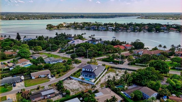 325 W Riverside Drive, Jupiter, FL 33469