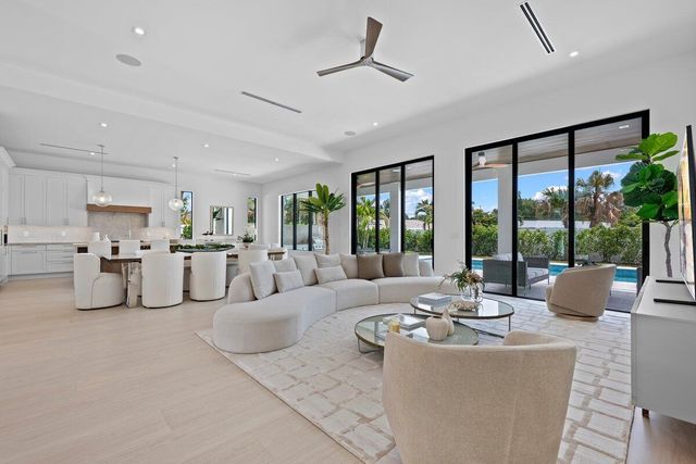 325 W Riverside Drive, Jupiter, FL 33469