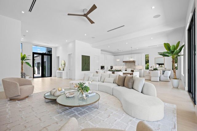 325 W Riverside Drive, Jupiter, FL 33469