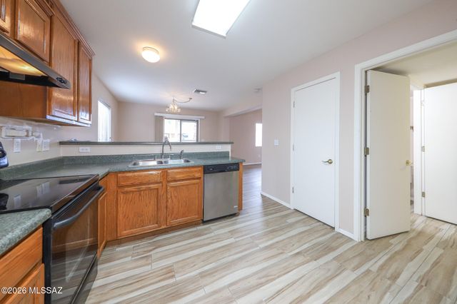 2416 W Chris Oliver Way, Tucson, AZ 85705
