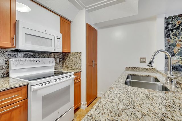 6580 W 27th Ct 58-12, Hialeah, FL 33016