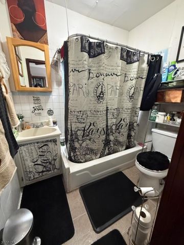 744 Trumbull St, Elizabeth City, NJ 07201