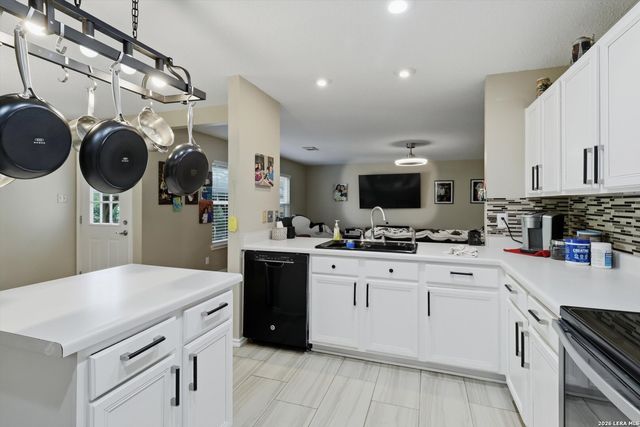 4823 CORIAN SPRINGS DR, San Antonio, TX 78247