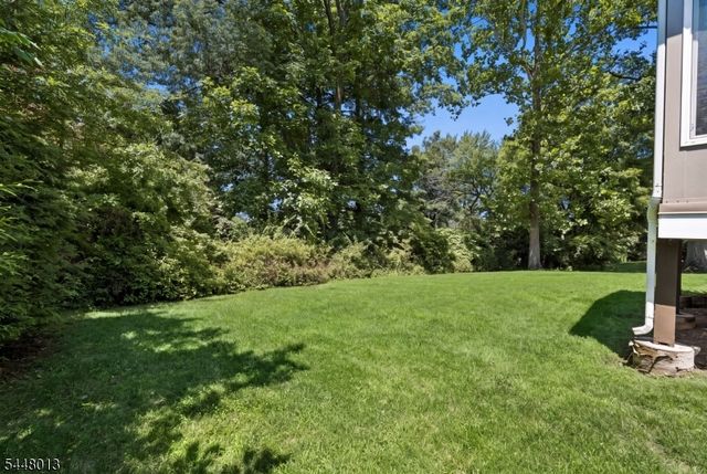 11 COLONIAL WAY, Livingston Twp., NJ 07039