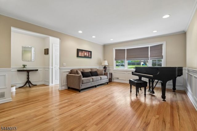 11 COLONIAL WAY, Livingston Twp., NJ 07039