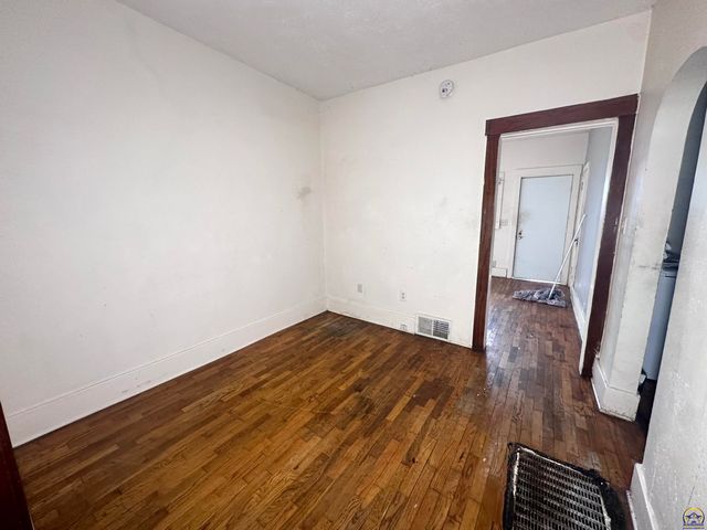 1504 SW Polk ST, Topeka, KS 66612