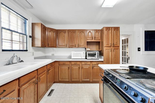205 W Moore Street, Southport, NC 28461