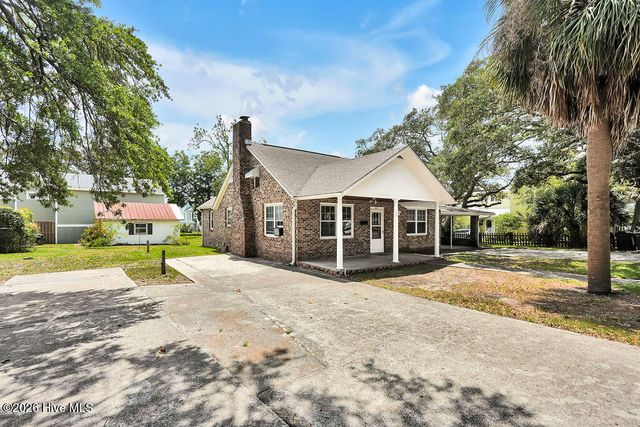 205 W Moore Street, Southport, NC 28461
