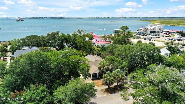 205 W Moore Street, Southport, NC 28461