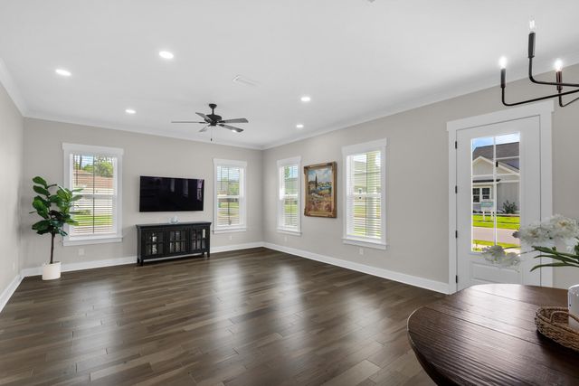 637 Chamomile Court, Niceville, FL 32578