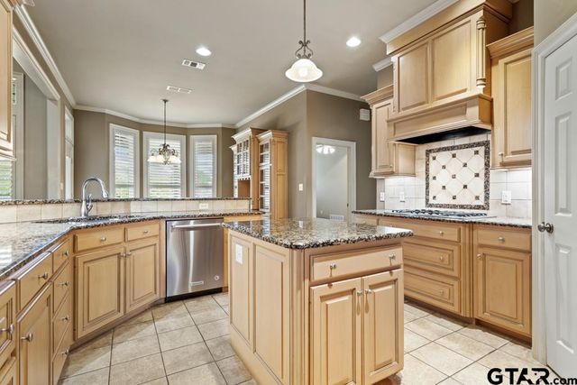 2123 Evansburg Ln, Tyler, TX 75703