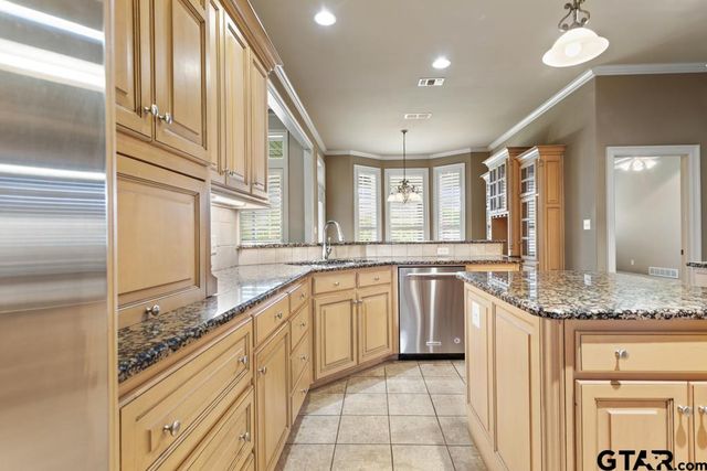 2123 Evansburg Ln, Tyler, TX 75703