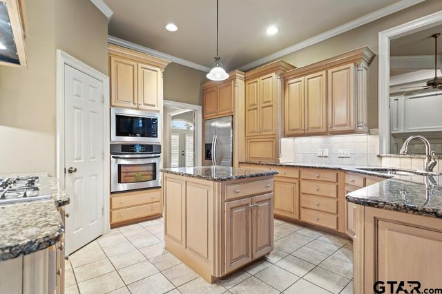 2123 Evansburg Ln, Tyler, TX 75703