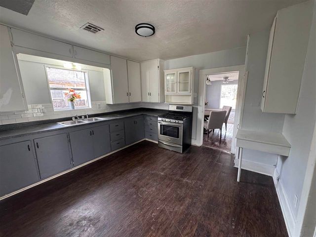 1106 W Ash Ave, Duncan, OK 73533