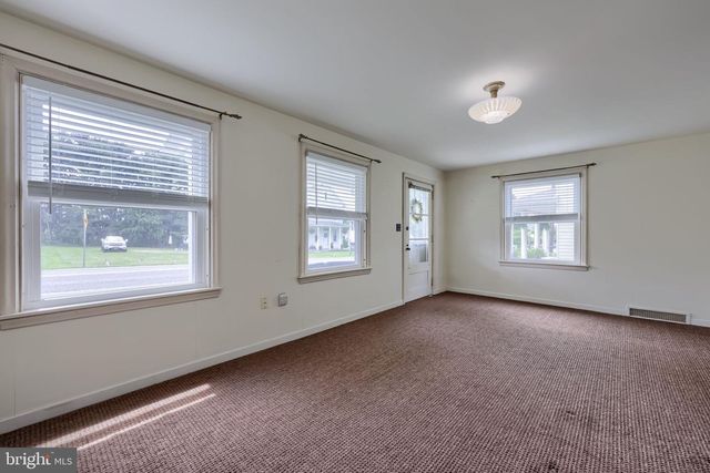 1316 NEWPORT RD, Manheim, PA 17545
