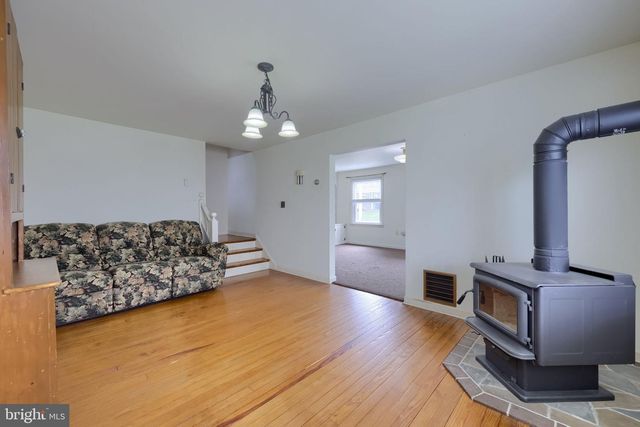 1316 NEWPORT RD, Manheim, PA 17545