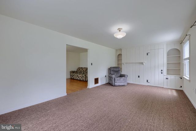 1316 NEWPORT RD, Manheim, PA 17545