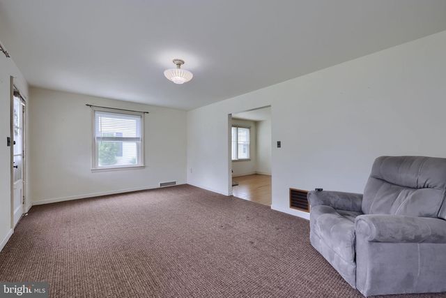 1316 NEWPORT RD, Manheim, PA 17545