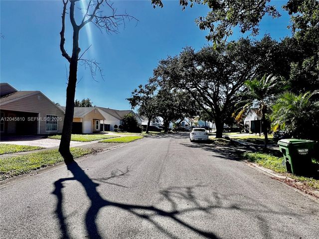1430 SW 85th Terrace 1430, Pembroke Pines, FL 33025