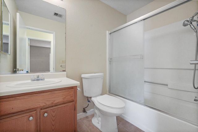 2403 Burgundy Dr, Livingston, CA 95334