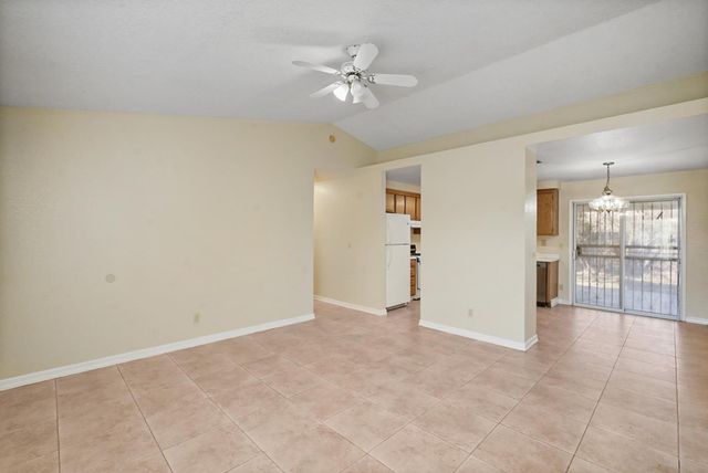 2403 Burgundy Dr, Livingston, CA 95334