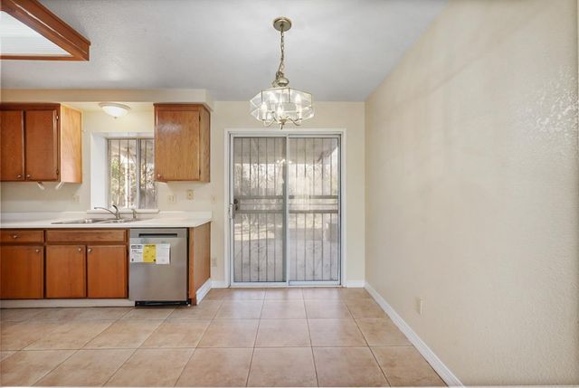 2403 Burgundy Dr, Livingston, CA 95334