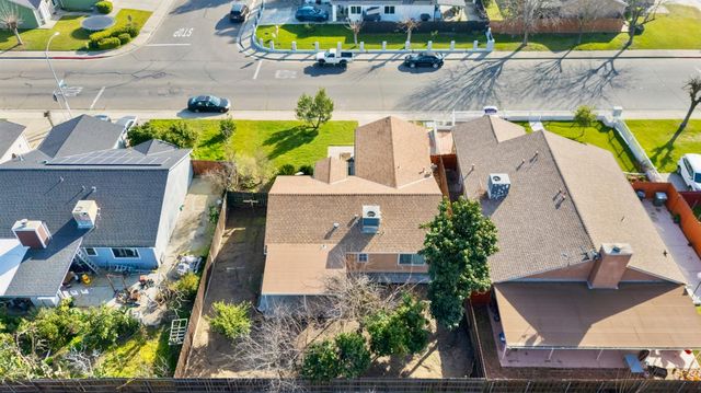 2403 Burgundy Dr, Livingston, CA 95334