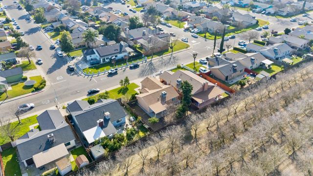 2403 Burgundy Dr, Livingston, CA 95334