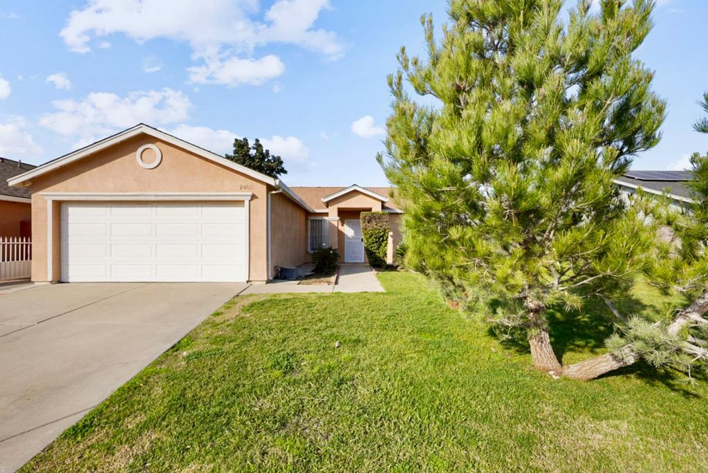 2403 Burgundy Dr, Livingston, CA 95334