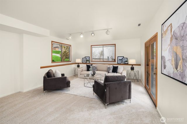 10622 184th Avenue NE, Redmond, WA 98052