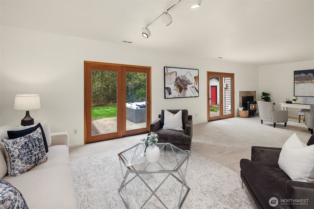 10622 184th Avenue NE, Redmond, WA 98052