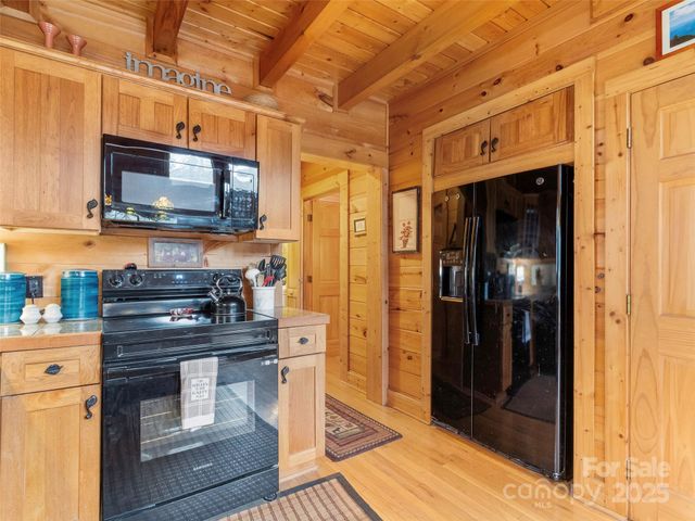 741 S Toe River Road, Burnsville, NC 28714