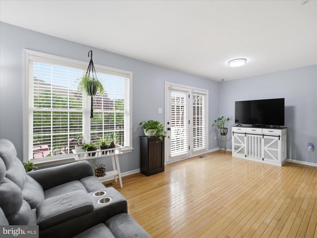 Image 10 of property listing at 1185 LINDSAY LN, Hagerstown, MD 21742