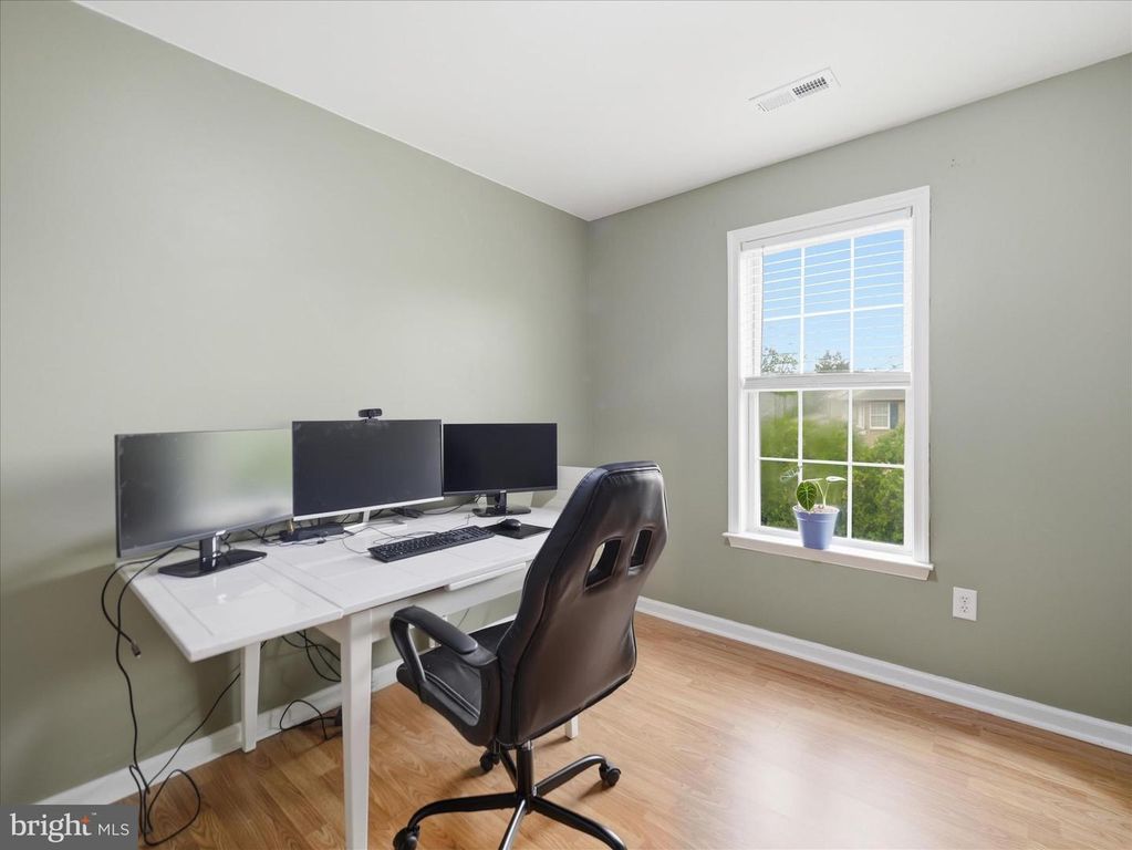 Image 12 of property listing at 1185 LINDSAY LN, Hagerstown, MD 21742
