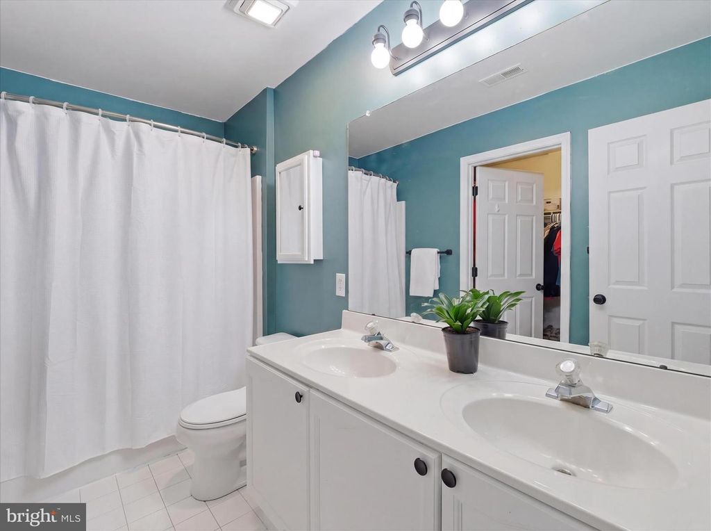 Image 18 of property listing at 1185 LINDSAY LN, Hagerstown, MD 21742