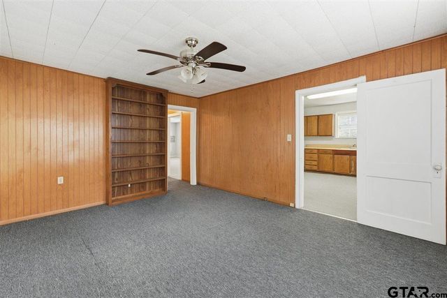 106 S College St, Lindale, TX 75771