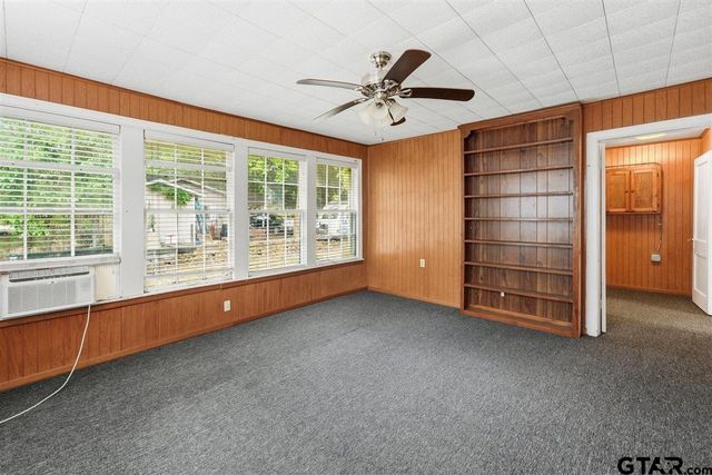 106 S College St, Lindale, TX 75771