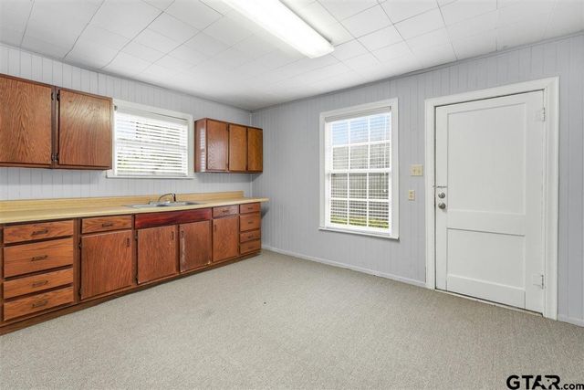 106 S College St, Lindale, TX 75771