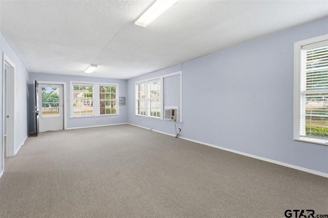 106 S College St, Lindale, TX 75771