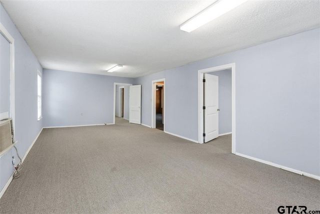106 S College St, Lindale, TX 75771