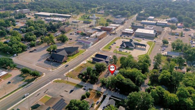 106 S College St, Lindale, TX 75771