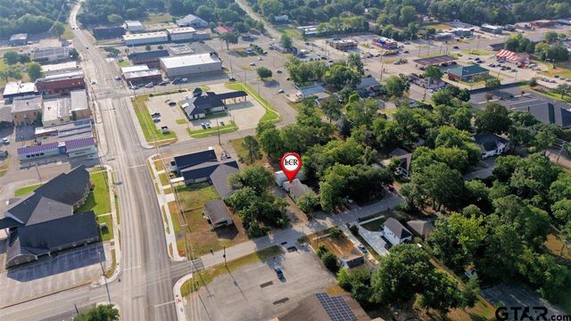 106 S College St, Lindale, TX 75771