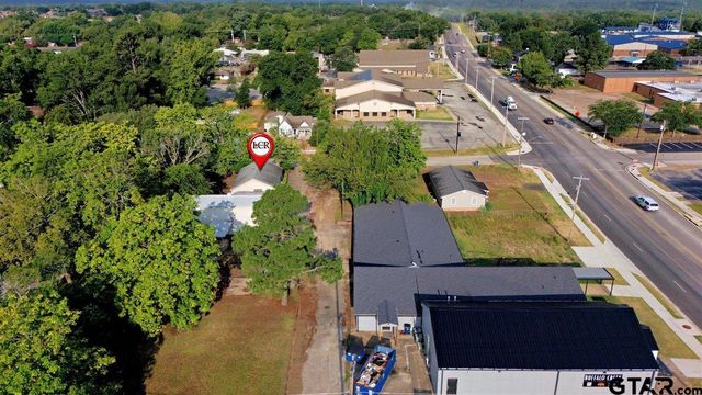 106 S College St, Lindale, TX 75771